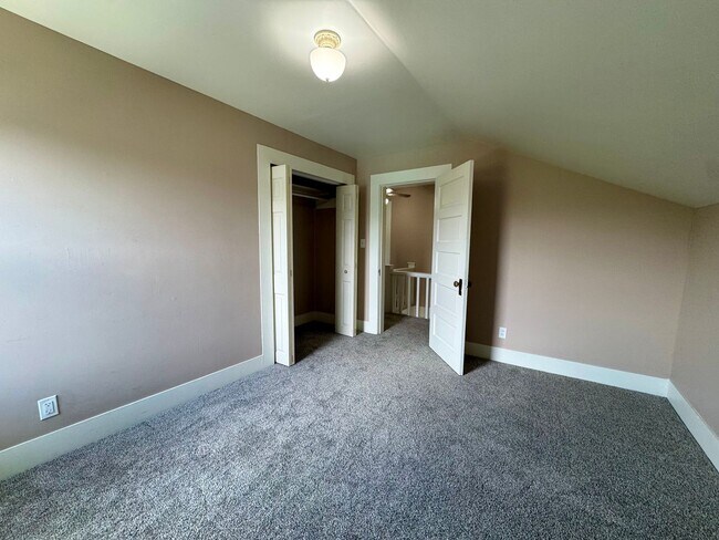 Building Photo - Charming Craftsman in Bandon Heights | 3 Bed / 2 Bath | Ocean & River Views