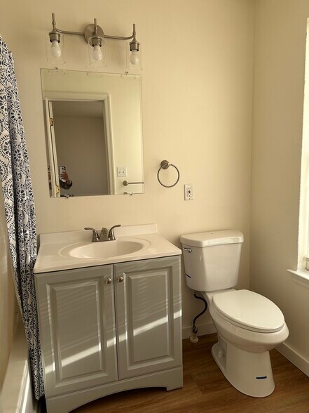 Building Photo - 517 Sally Ln