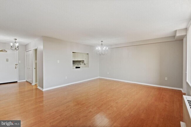 Building Photo - 3705 S George Mason Dr
