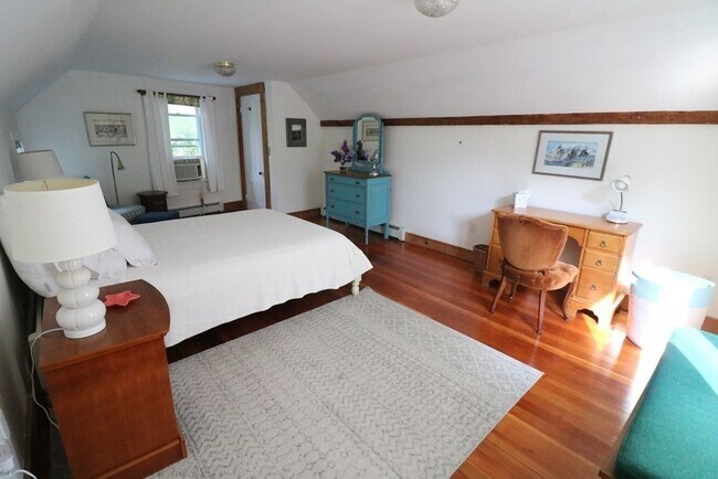 Building Photo - 92 Main St