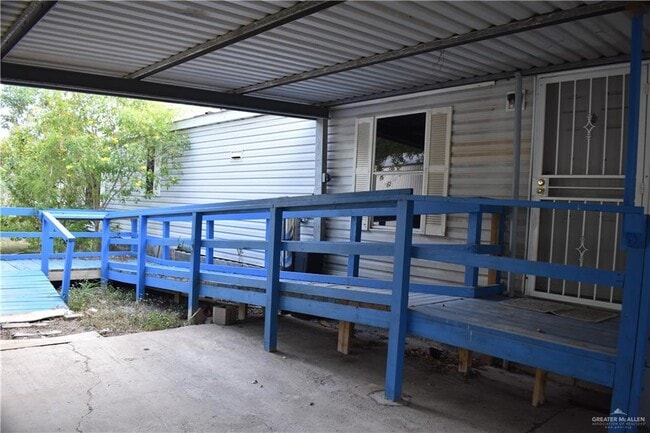 Building Photo - 9 Banyan Ave