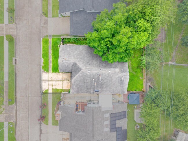 Building Photo - 7815 Royan Dr