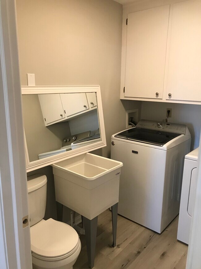 Building Photo - 87 Erie Beach Rd