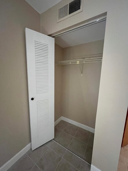 Building Photo - 1255 Ponce Island Dr