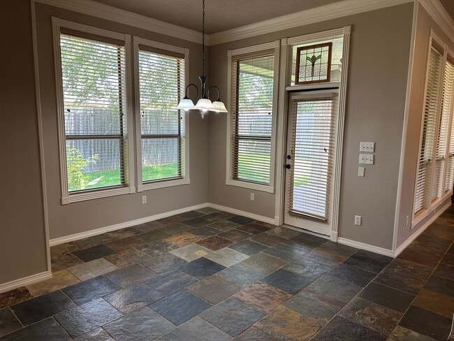 Building Photo - College Station - 3 bedroom 2 bath- 2 car garage - fenced in back yard home in Castlegate