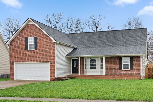 Building Photo - Spacious Home Conveniently Located Near I-24, Shopping, Restaurants, Movie Theater, AND More!