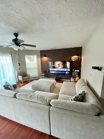 Building Photo - 2379 Briarwest Blvd