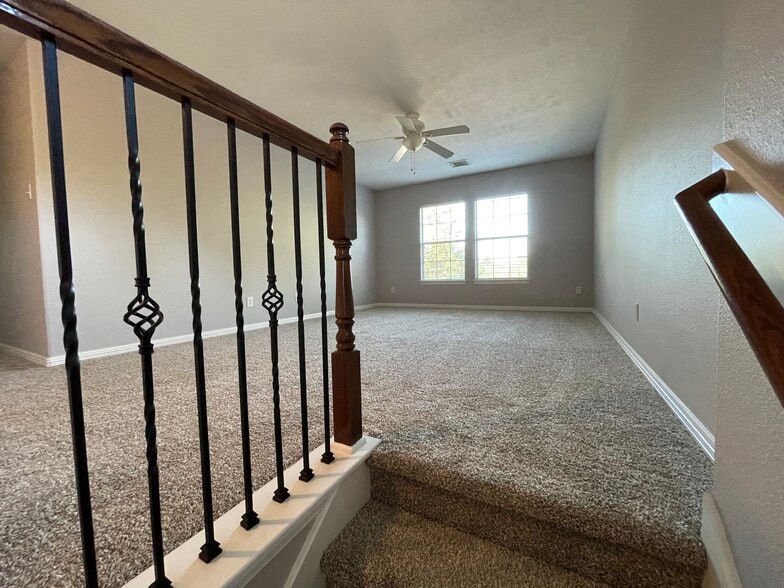 Upstairs Loft/playroom - 20100 Bitter Root Dr