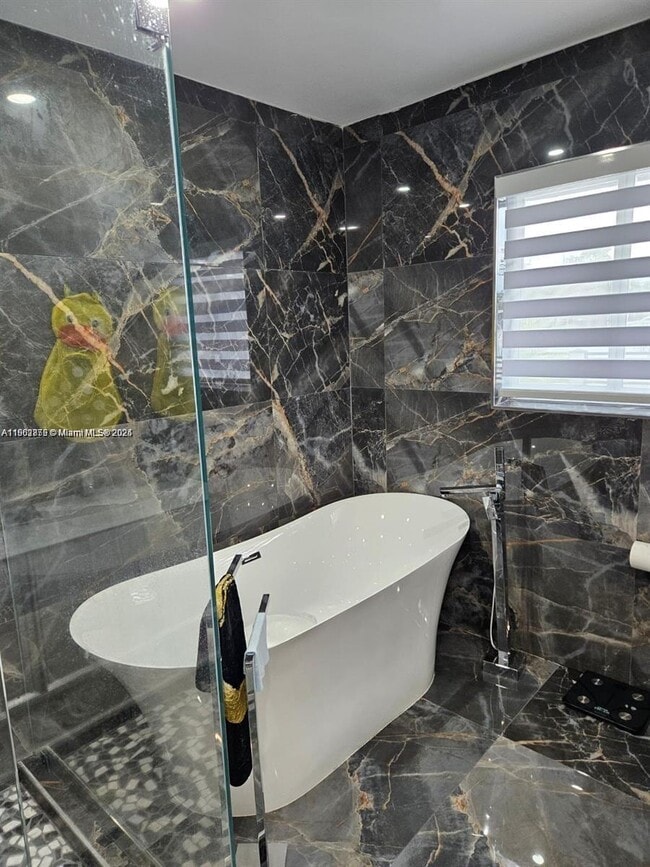 Building Photo - 106 SE 4th Ave