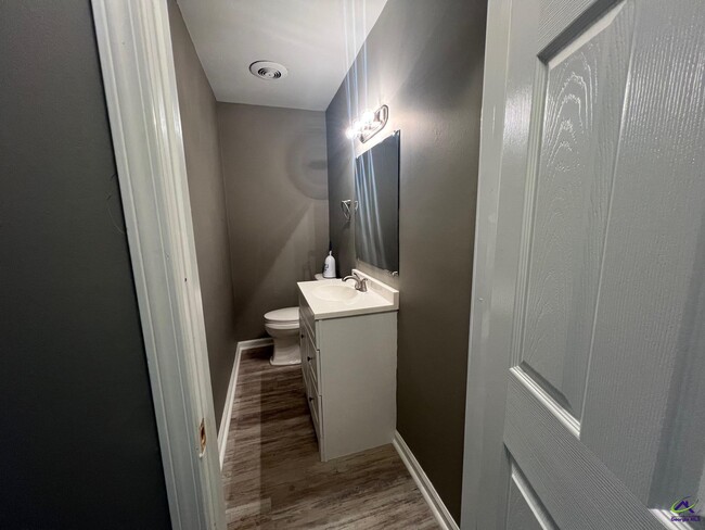 Building Photo - 116 Vickie Dr