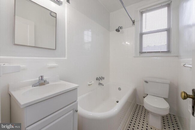 Building Photo - 7607 Eastern Ave NW