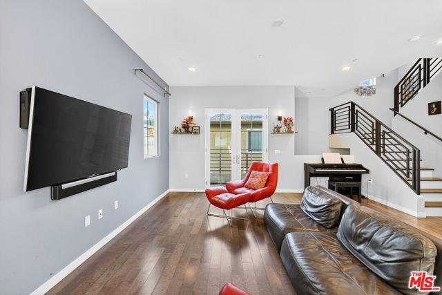 Building Photo - 5933 W Luna Park