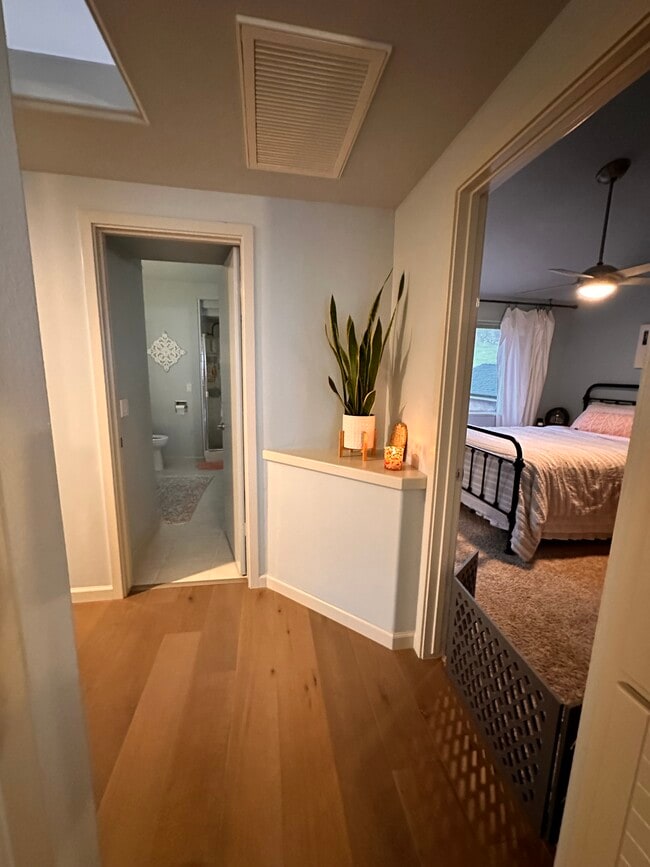 Building Photo - 2560 Juniper Ave