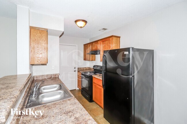 Building Photo - 10225 Cottage Farms Dr