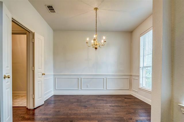 Building Photo - 2304 Greenview Dr