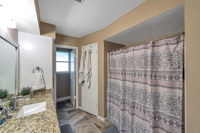 Building Photo - 722 Pickford Dr