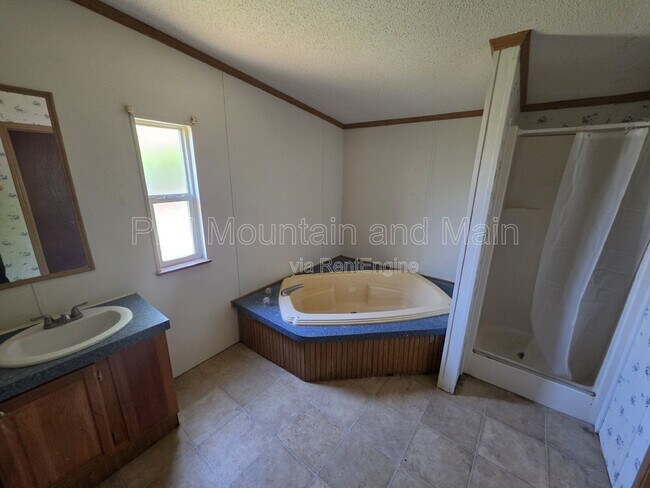 Building Photo - 15 Misty Mountain Way