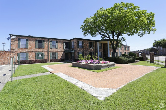 Building Photo - The Atrium At 5606