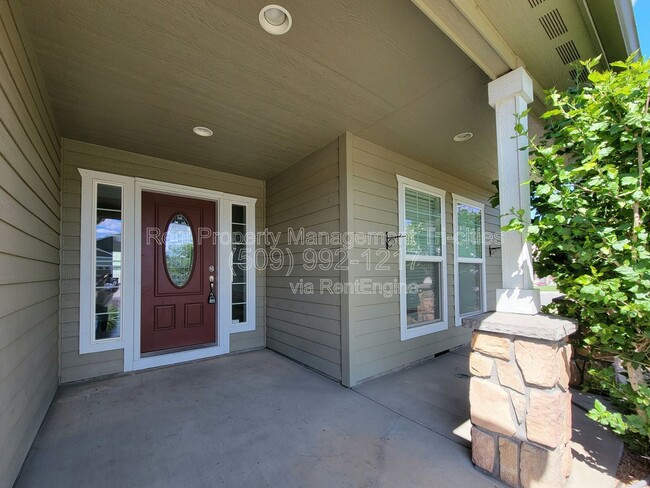 Building Photo - 4003 Segovia Dr