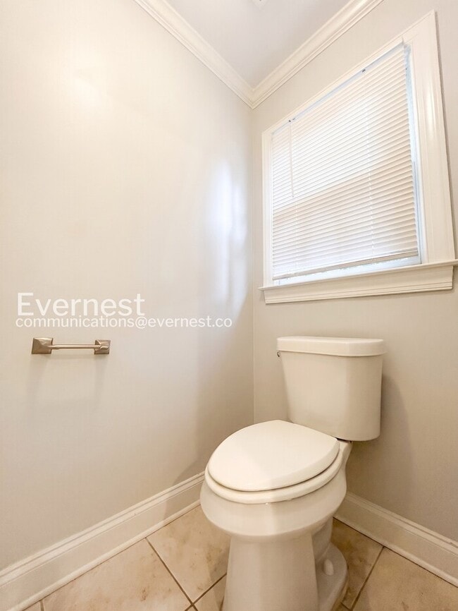 Building Photo - 309 Pickfair Way SW