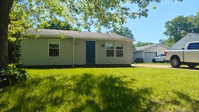 Building Photo - 3287 Marthas Ln