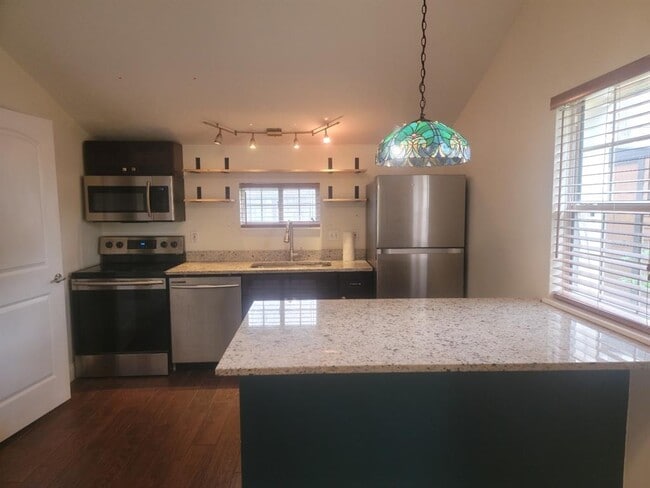 Building Photo - 1313 Canton St