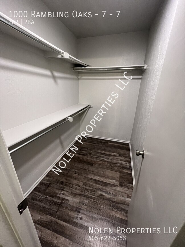 Building Photo - 1000 Rambling Oaks Dr