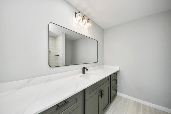 Building Photo - 1218 Des Jardines St