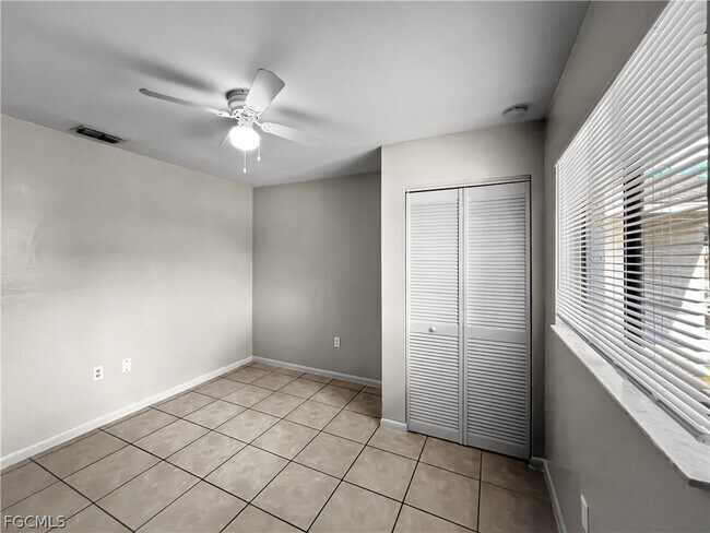 Building Photo - 2704 Owen Ave S