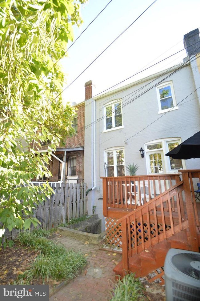 Building Photo - 720 K St NE