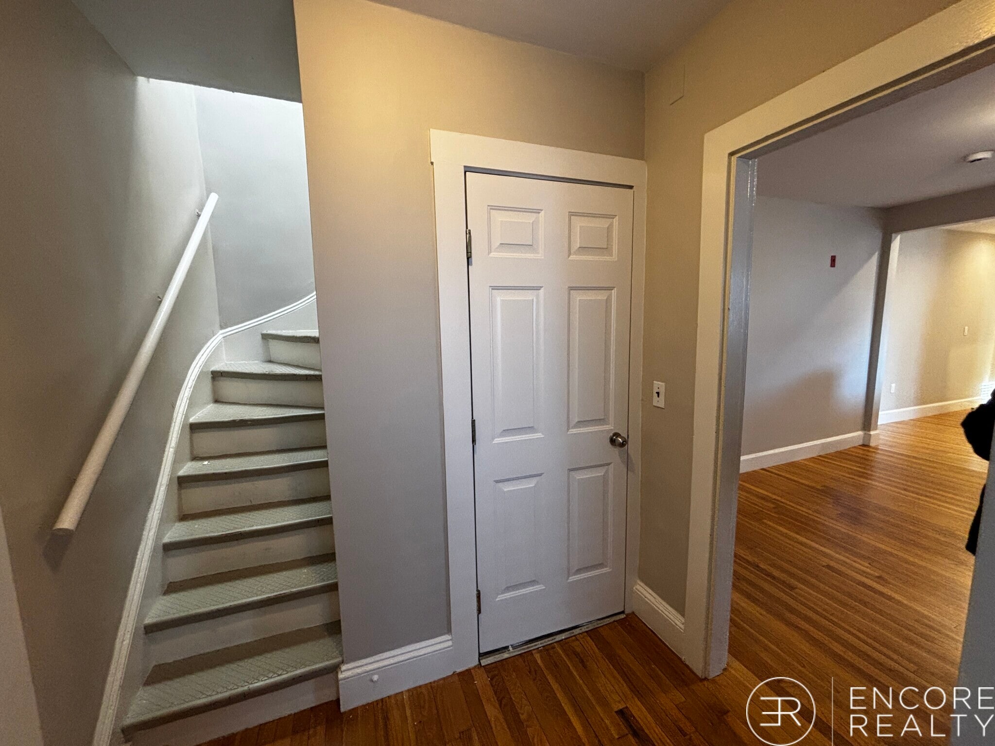 Building Photo - 222 Banks St