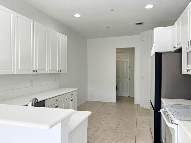 Building Photo - 44 Lancaster Rd