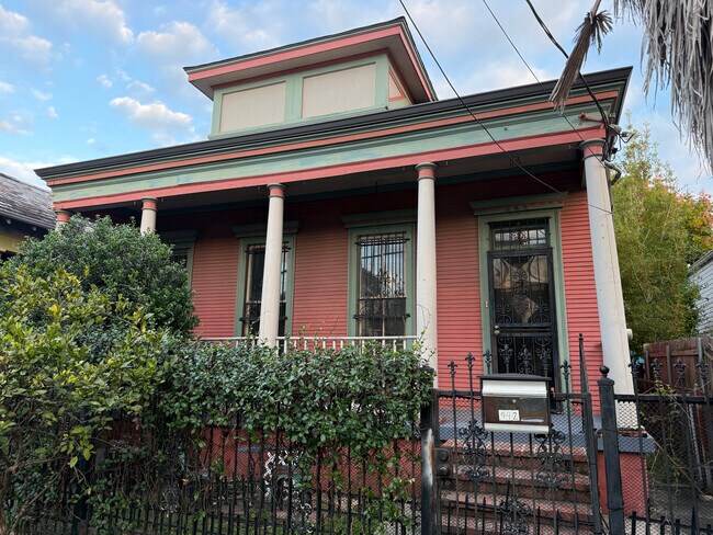 Building Photo - 442 S Rendon St