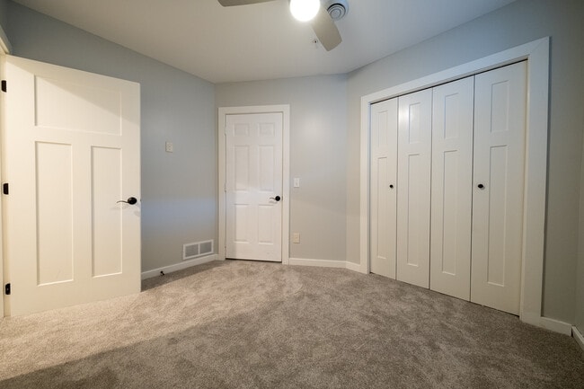 Building Photo - 2638 Vierling Dr E
