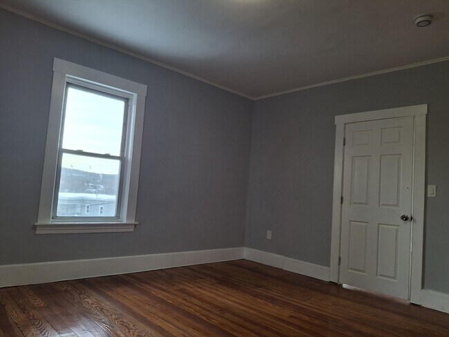 Building Photo - 14 Florence St