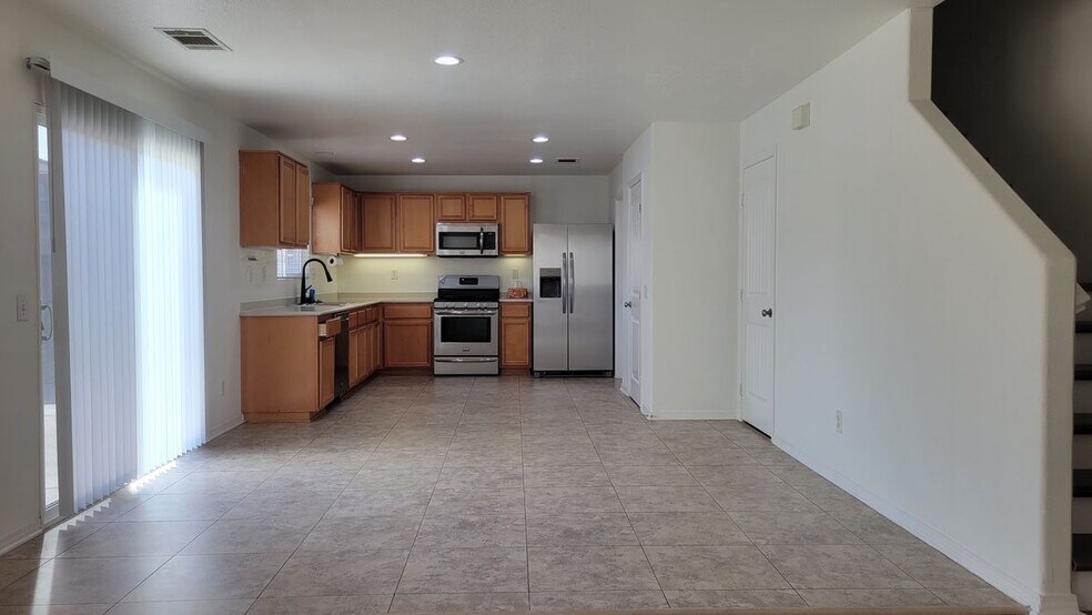 Building Photo - 53214 Savannah Ct