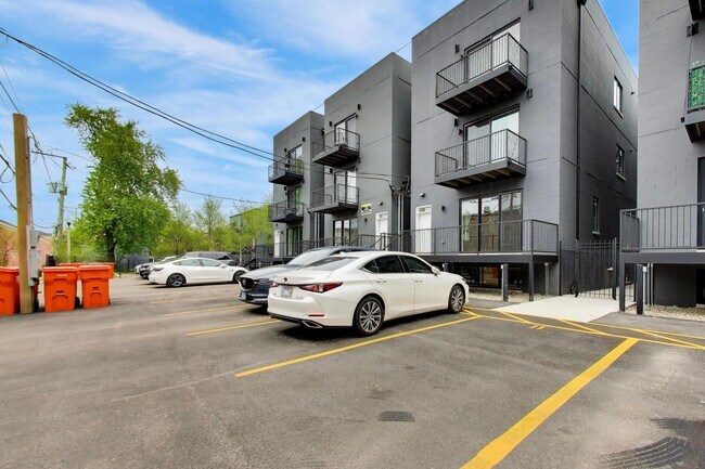 Building Photo - 3950 S Indiana Ave