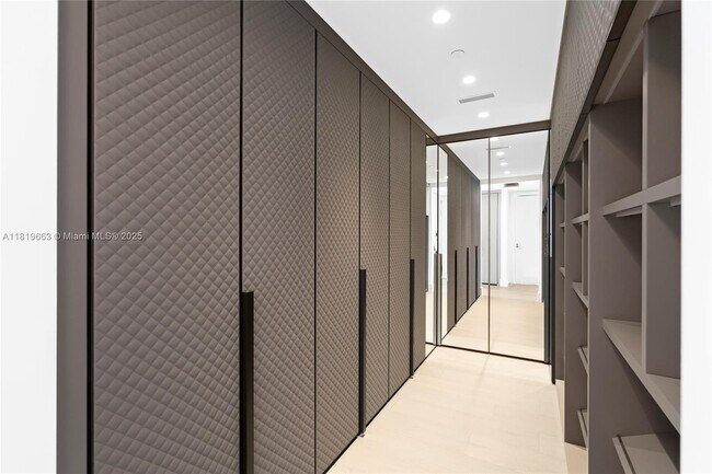 Building Photo - 17975 Collins Ave