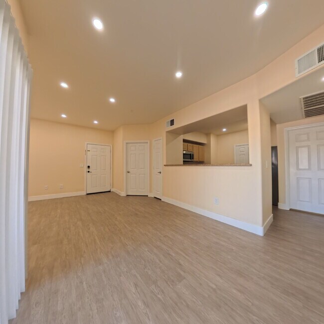 Building Photo - 8000 W Badura Ave