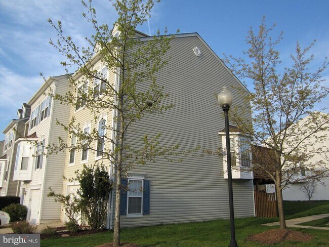 Building Photo - 43811 Tattinger Terrace