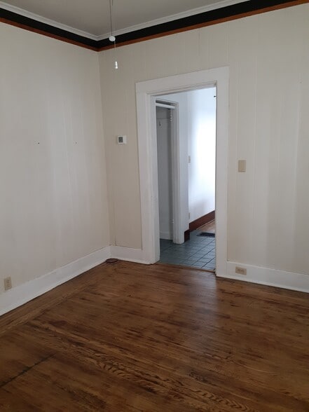 Closet on the left, bathroom on the right - 505 8th Ave SE