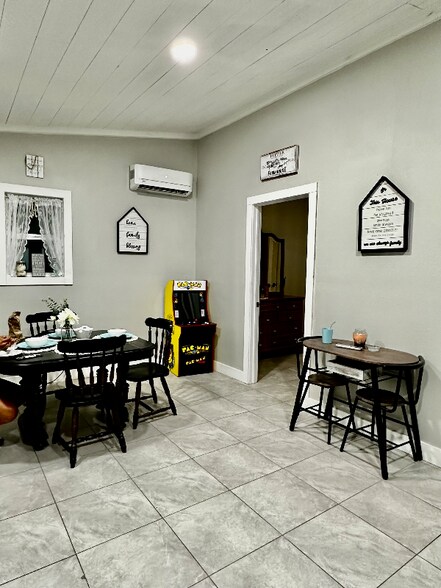 Building Photo - 344 TX-21