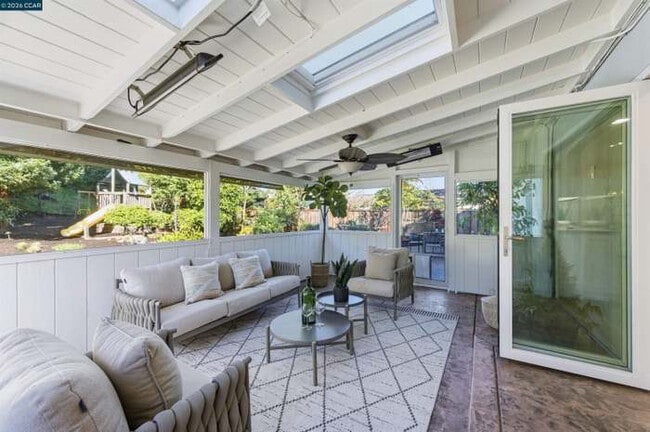 Building Photo - 2933 Madeira Way