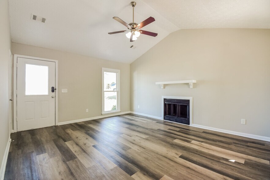 Building Photo - 870 Stafford Ct