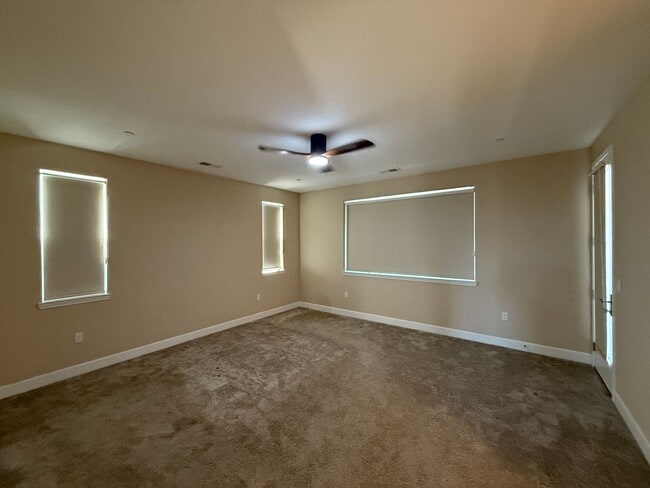 Building Photo - Newer Home in Tthe Northlake Community