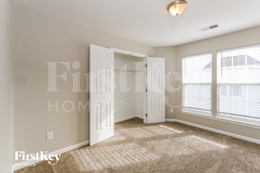 Building Photo - 11701 Kingsley View Dr