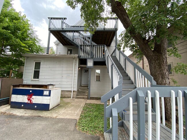 Building Photo - 162 E 13th Ave