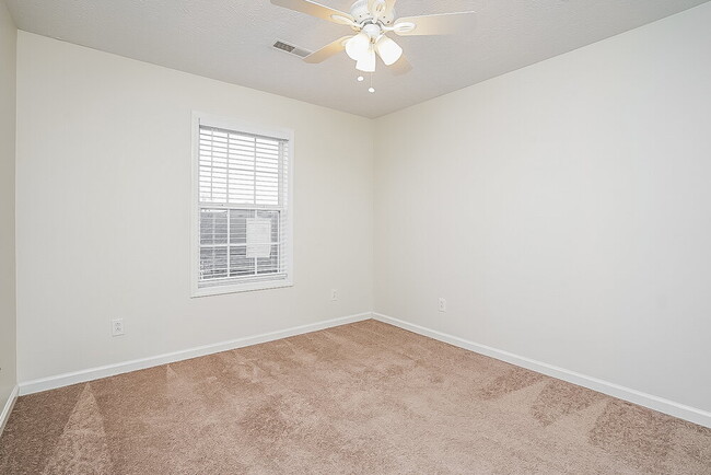 Building Photo - 2496 Oak Hill Dr