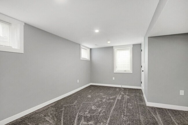 Building Photo - 1801 Elaine Dr