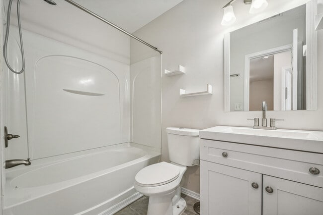 Building Photo - 7811 River Field Dr